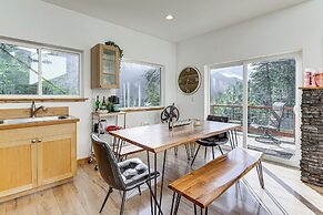 Lake Wenatchee Getaway w/ Water & Mountain Views!