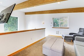 Lake Wenatchee Getaway w/ Water & Mountain Views!