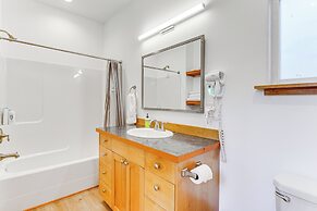 Lake Wenatchee Getaway w/ Water & Mountain Views!