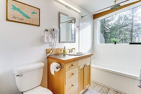 Lake Wenatchee Getaway w/ Water & Mountain Views!