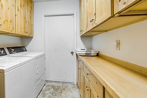 Walk to Beach & Boat Launch: Lake Tahoe Retreat