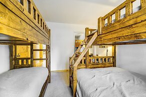 Walk to Beach & Boat Launch: Lake Tahoe Retreat