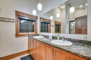 Scenic Getaway w/ Fire Pit & Grill in Columbia!