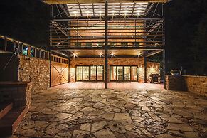 Scenic Getaway w/ Fire Pit & Grill in Columbia!