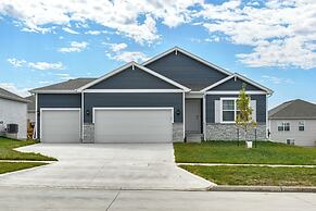 1 Mi to Golf: Quiet Waukee Home w/ Fireplace!