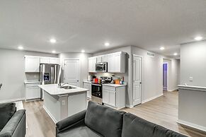 1 Mi to Golf: Quiet Waukee Home w/ Fireplace!