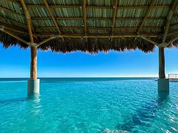 Oceanfront Vibes Iconic Beachside Getaway