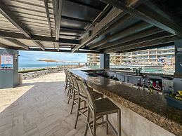 Oceanfront Vibes Iconic Beachside Getaway