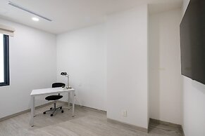 Oceanfront Vibes Iconic Beachside Getaway