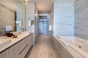 Oceanfront Vibes Iconic Beachside Getaway