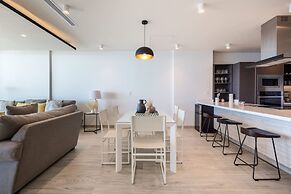 Oceanfront Vibes Iconic Beachside Getaway