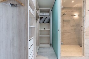 Oceanfront Vibes Iconic Beachside Getaway