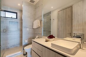 Oceanfront Vibes Iconic Beachside Getaway