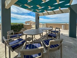 Oceanfront Vibes Iconic Beachside Getaway