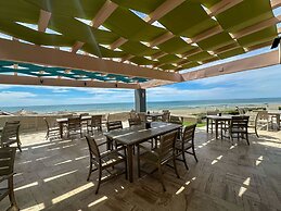 Oceanfront Vibes Iconic Beachside Getaway