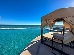 Oceanfront Vibes Iconic Beachside Getaway