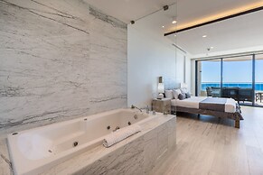 Oceanfront Vibes Iconic Beachside Getaway