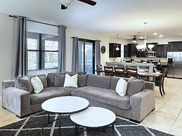 Beautiful 7 Bed Pool Home With Game Room-9117ecl 7 Bedroom Home