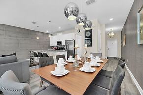 Mickey's Hidden Gem Luxury Pool Home! 4 Bedroom Townhouse