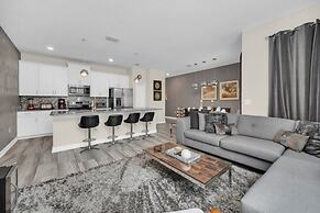 Mickey's Hidden Gem Luxury Pool Home! 4 Bedroom Townhouse