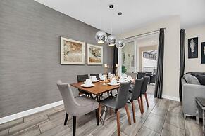 Mickey's Hidden Gem Luxury Pool Home! 4 Bedroom Townhouse