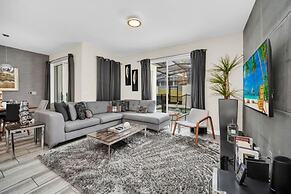 Mickey's Hidden Gem Luxury Pool Home! 4 Bedroom Townhouse