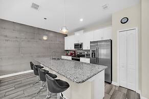 Mickey's Hidden Gem Luxury Pool Home! 4 Bedroom Townhouse