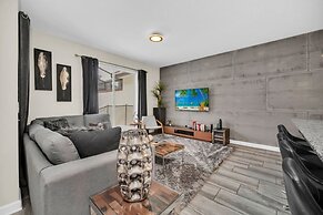 Mickey's Hidden Gem Luxury Pool Home! 4 Bedroom Townhouse