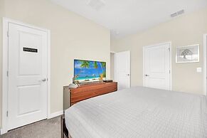 Mickey's Hidden Gem Luxury Pool Home! 4 Bedroom Townhouse