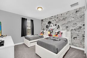 Mickey's Hidden Gem Luxury Pool Home! 4 Bedroom Townhouse