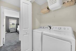 Mickey's Hidden Gem Luxury Pool Home! 4 Bedroom Townhouse