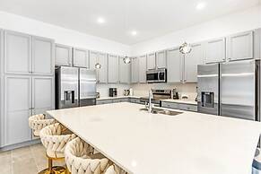 Elegant & Fun Pool/spa Games Room! 12 Bedroom Villa