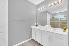 Never Get Bored 9 Bed Pool, Spa, Games! 9 Bedroom Villa