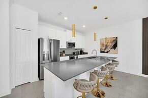 Luxury 4 Bedroom Storey Lake Townhome 2444Reading 4 Townhouse