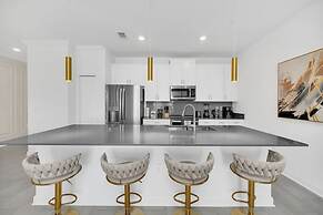 Luxury 4 Bedroom Storey Lake Townhome 2444Reading 4 Townhouse