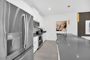 Luxury 4 Bedroom Storey Lake Townhome 2444Reading 4 Townhouse