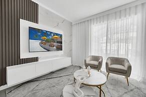 Luxury 4 Bedroom Storey Lake Townhome 2444Reading 4 Townhouse