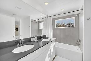 Luxury 4 Bedroom Storey Lake Townhome 2444Reading 4 Townhouse