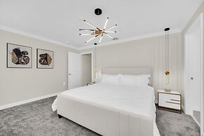 Luxury 4 Bedroom Storey Lake Townhome 2444Reading 4 Townhouse