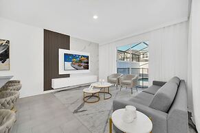 Luxury 4 Bedroom Storey Lake Townhome 2444Reading 4 Townhouse