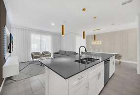 Luxury 4 Bedroom Storey Lake Townhome 2444Reading 4 Townhouse