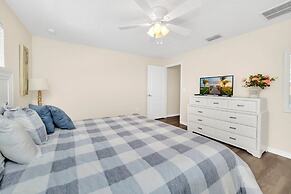 4891clock 4 Bedroom Townhouse