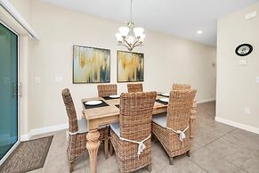 4891clock 4 Bedroom Townhouse