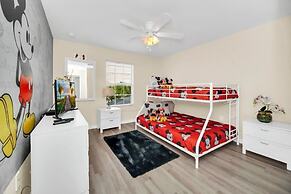 4891clock 4 Bedroom Townhouse