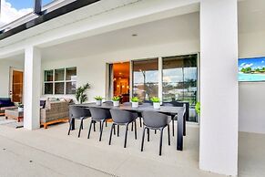 Dynamic 15 Bed With Character Bedrooms Pool, Spa! 15 Villa