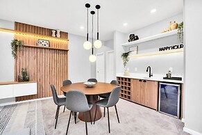 Dynamic 15 Bed With Character Bedrooms Pool, Spa! 15 Villa