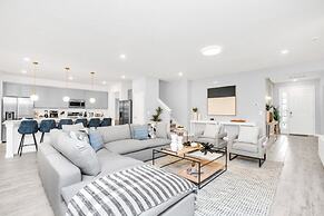 Dynamic 15 Bed With Character Bedrooms Pool, Spa! 15 Villa