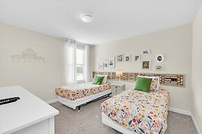 Relaxing Pool Home With Extra Space In #1 Resort! 8 Bedroom Villa