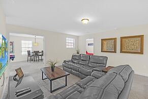 Relaxing Pool Home With Extra Space In #1 Resort! 8 Bedroom Villa