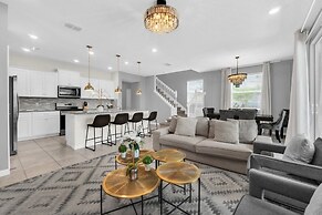 Little Mermaid Theme Bed Luxury 5 Bed Pool Home! 5 Bedroom Villa